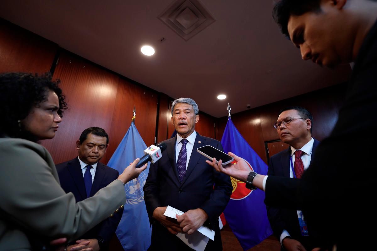 Menteri Luar Datuk Seri Mohamad Hasan pada sidang media sempena Perhimpunan Agung Pertubuhan Bangsa-Bangsa Bersatu (PBB) di sini, semalam. - Bernama