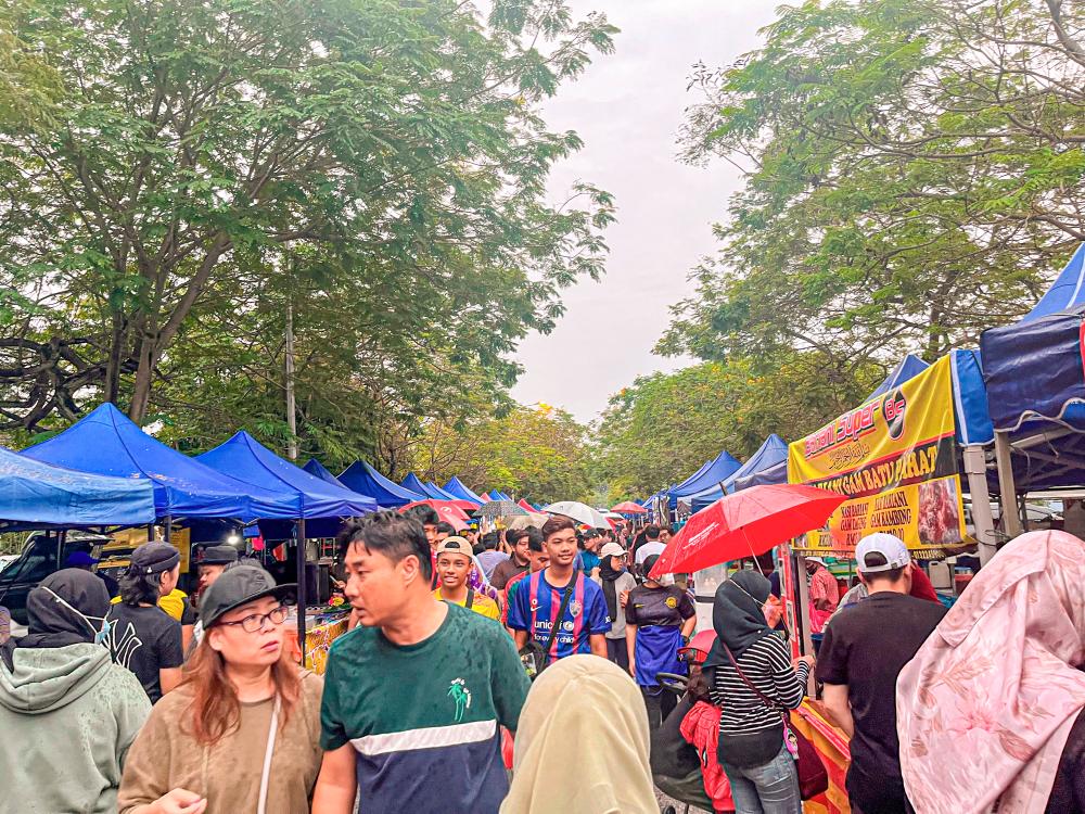 $!The USJ 4 Ramadan Bazaar is a must-see for Subang residents.