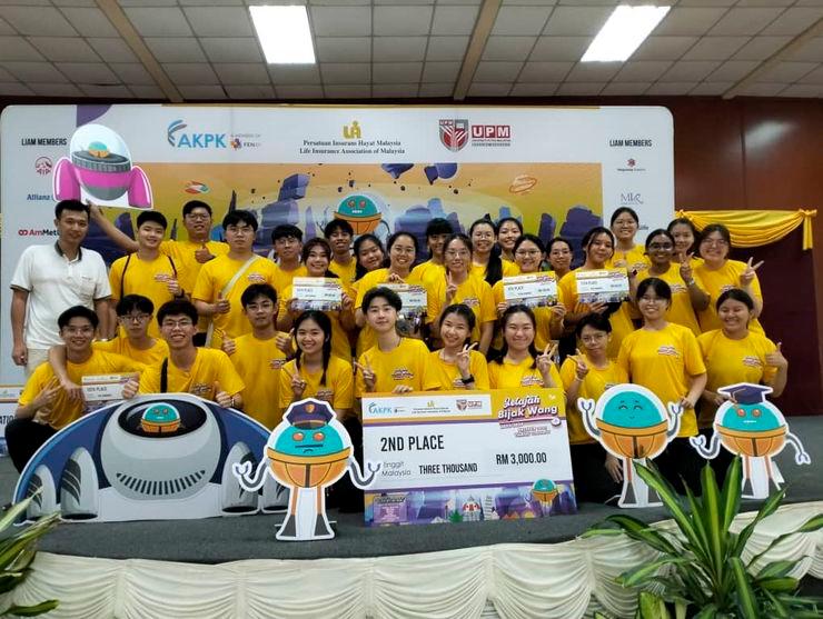 $!The group photograph of the six teams of UTAR finalists in the Jelajah Bijak Wang 2023/2024