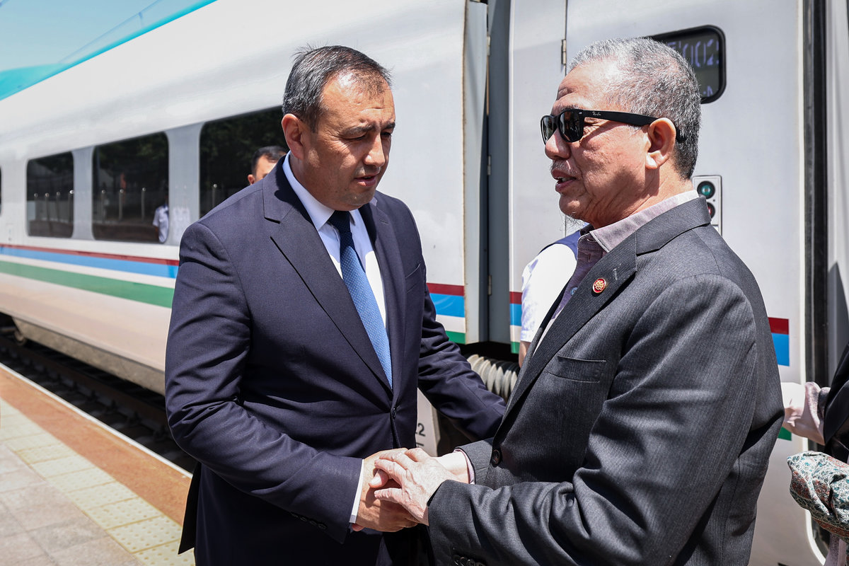 Deputy Prime Minister and Minister of Energy Transition and Water Transformation, Datuk Seri Fadillah Yusof (right) arrives at the Samarkand High-Speed Railway Station to attend the United Nations Public Service Forum 2025 on Monday. He was received by Uzbekistan’s Deputy Minister of Energy, Umid Mamadaminov. - BERNAMA