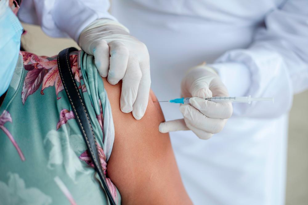 Walk-in vaccinations are now open to both Malaysian and non-Malaysian residents of the Klang Valley. – Pexels