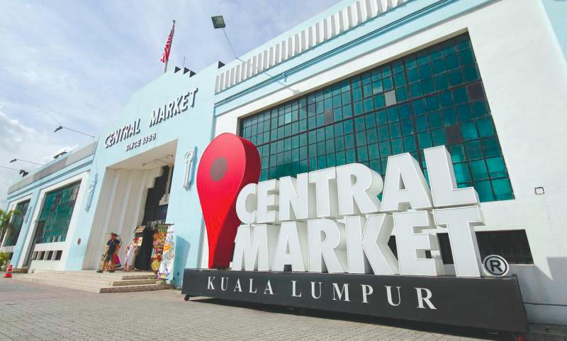 $!Central Market is a popular tourist spot that brims with Malaysian culture. – 123RF