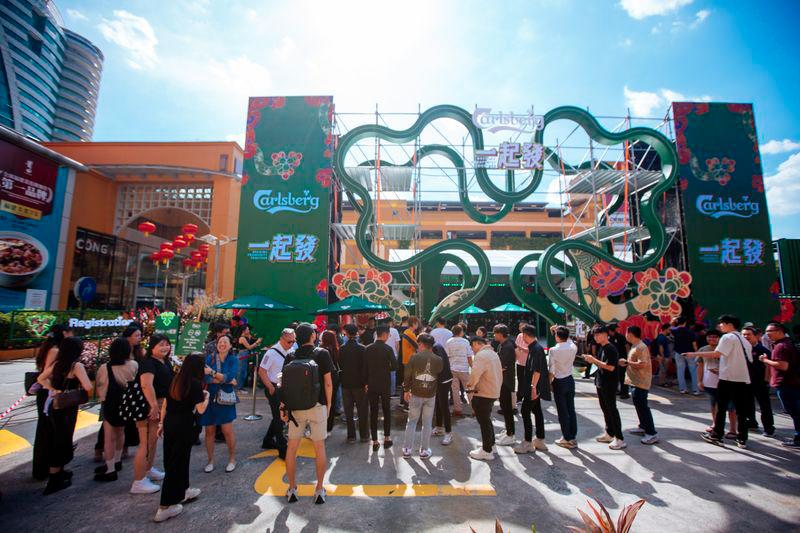 $!Carlsberg Malaysia glides into Year of the Snake with newest artist-edition festive packaging