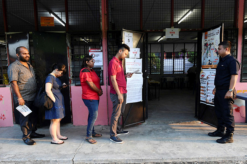 Voters queue up to cast their ballots, at the Semenyih Community hall, on March 2, 2019. — Bernama