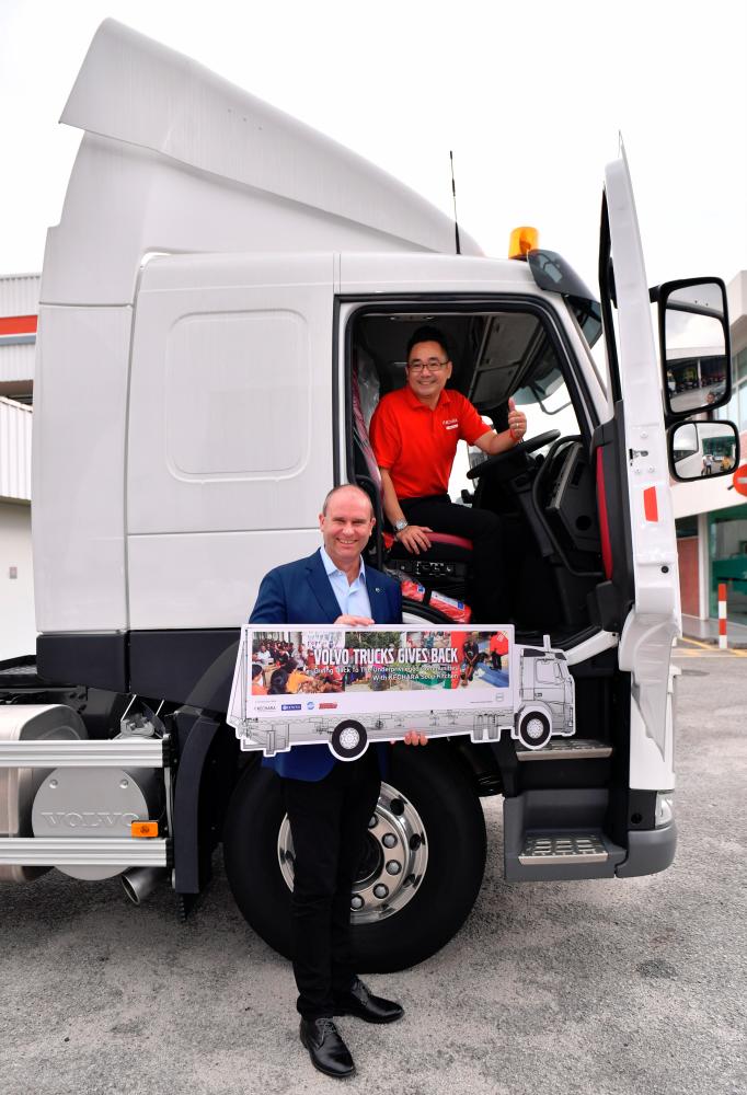 $!Volvo Trucks donates vehicle to Kechara Soup Kitchen