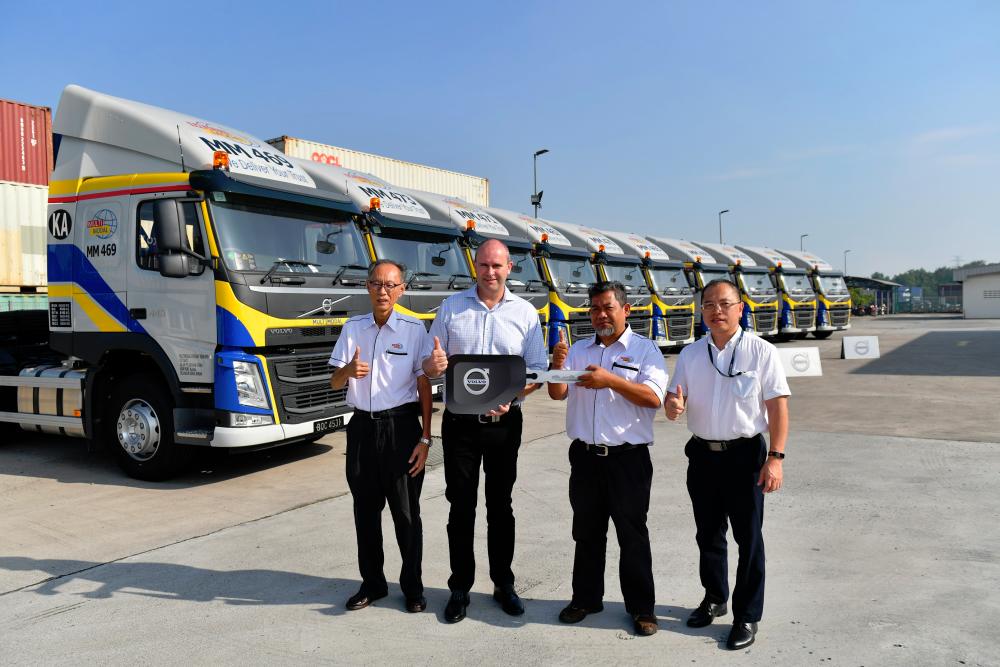 Volvo lorries delivered to forwarding company