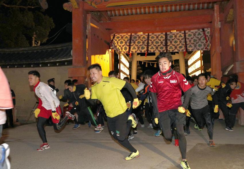 (Video) 5,000 in race to be ‘luckiest man of new year’