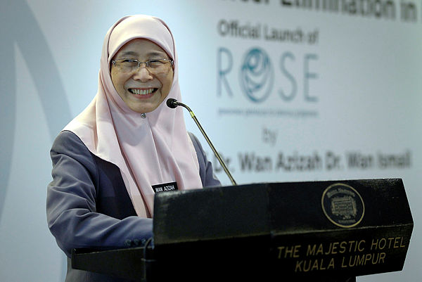 Deputy Prime Minister Datuk Seri Dr Wan Azizah Wan Ismail speaks during the launch of the ‘Removing Obstacles to Cervical Screening (R.O.S.E)’ Programme in Kuala Lumpur on Jan 14, 2019. — Bernama