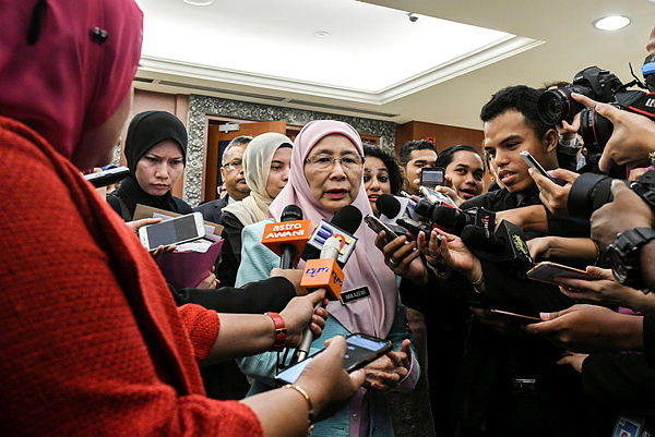 Deputy Prime Minister Datuk Seri Dr Wan Azizah Wan Ismail speaks during a press conference at the Dewan Rakyat sitting at Parliament on March 14, 2019. — Bernama