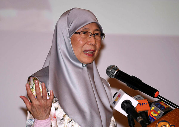 Datuk Seri Dr Wan Azizah Wan Ismail at an Aidilfitri event hosted by MCPF today at Shah Alam
