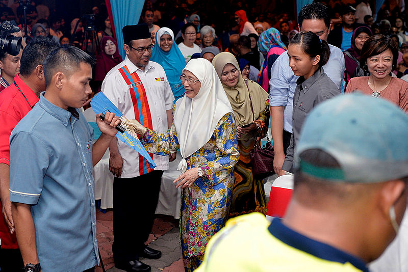 Deputy Prime Minister Datuk Seri Dr Wan Azizah Wan Ismail is greeted by guests upon arrival at Bandar Sri Sendayan, last night.