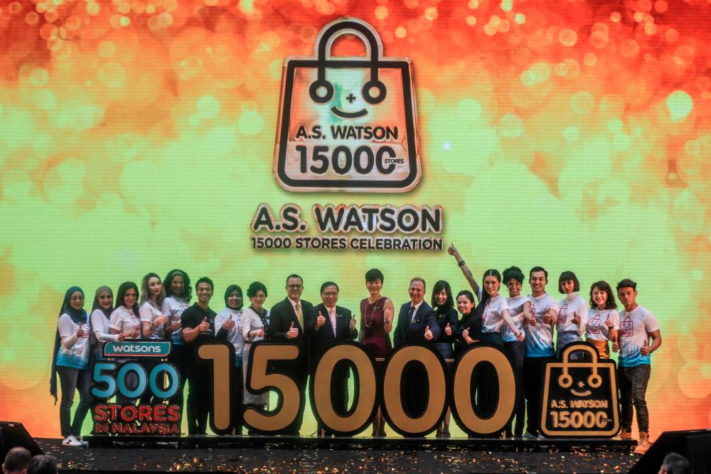 Watsons Malaysia MD Caryn Loh (L8), AS Watson regional managing director, Asia, Rod Routley (L9), AS Watson group MD Dominic Lai (L10), AS Watson group COO Malina Ngai (L11), AS Watson group finance director Alan Heaton (L12) and AS Watson group people director, Asia, Ann Lau (L13) with local celebrities and models at the launch of their 15,000th Store. — Sunpix by Amirul Syafiq Mohd Din