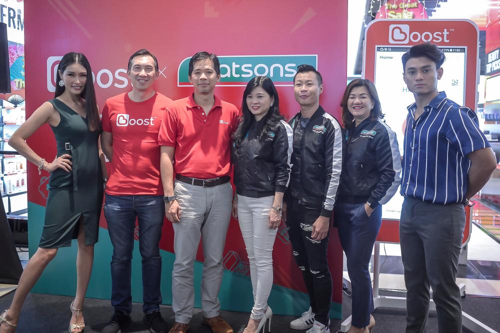 From left: Amber Chia, Boost Head of Partnerships Gary Yeoh, Mohd Khairil, Loh, Watsons Customer Director Danny Hoh, Finance Director Low Siew Hui and Fiqrie Dahari. SUNPIX by ADIB RAWI YAHYA