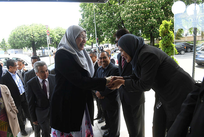 Deputy Prime Minister Datuk Seri Dr Wan Azizah Wan Ismail (C) is greeted by dignitaries upon arrival in Geneva, on May 14, 2019. — Bernama