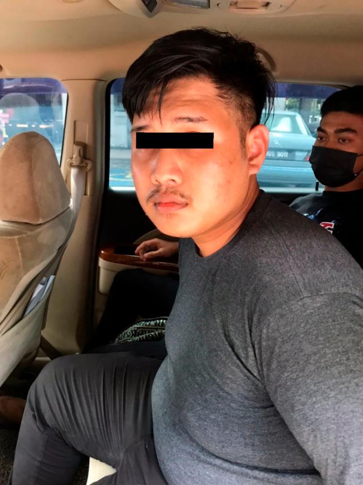 E-hailing driver cheats death after passenger allegedly stabbed him (Video)