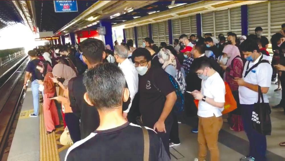 A section of the crowd that was stranded at the station.