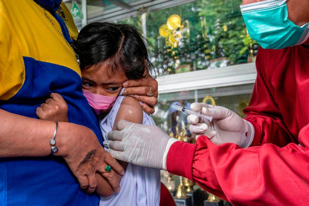 The law is silent on whether the father or mother has the right to decide for their children regarding vaccination. – AFPpix