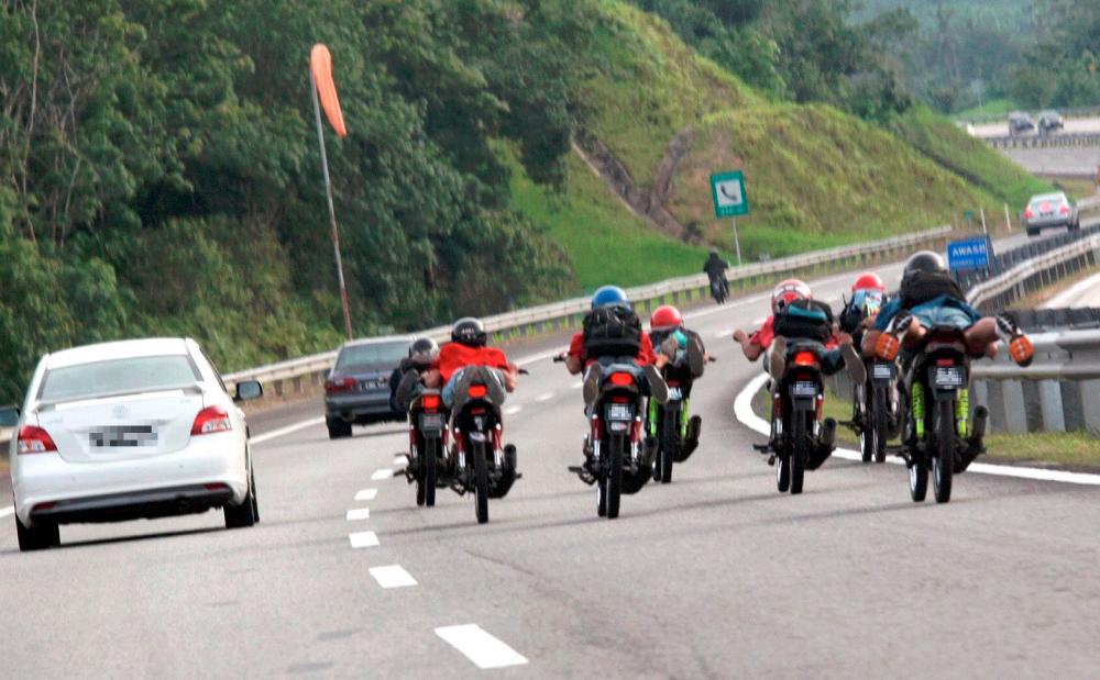 Impose mandatory prison terms on Mat Rempit: Safety experts