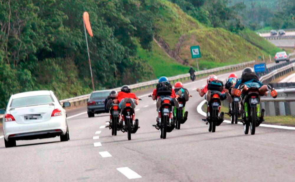 A group of mat rempit racing along the East Coast Expressway near Maran, Pahang in this picture taken on Aug 12 last year. SUNPIX
