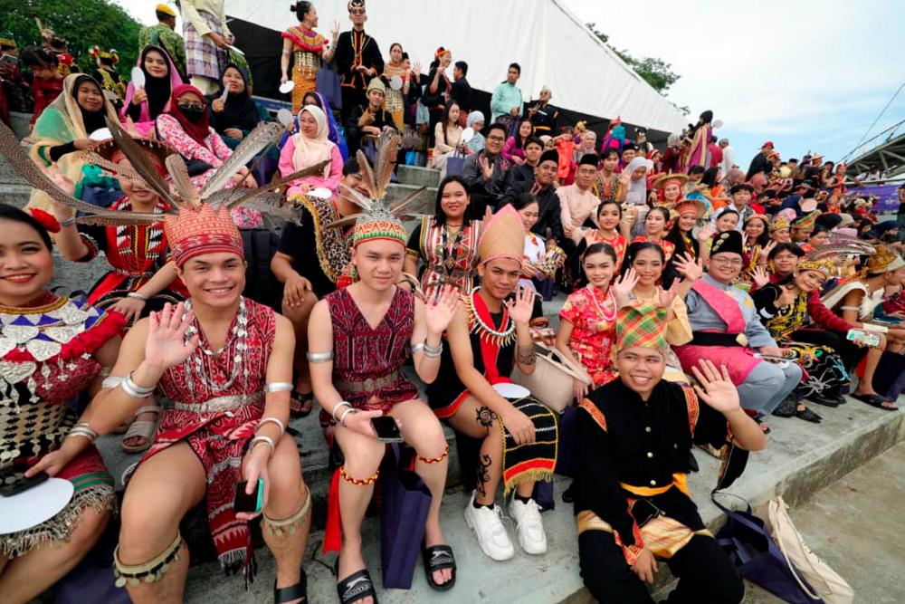 Jeniri said the prime minister is on the right track in appreciating racial and religious differences, adding that the diversity of ethnic cultures would foster and promote national unity. – BERNAMAPIC