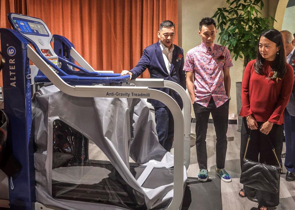 (From right) Yeoh, Chong Wei and Tee looking at some of the equipment during a tour at SOUL yesterday. – ADIB RAWI YAHYA/THESUN