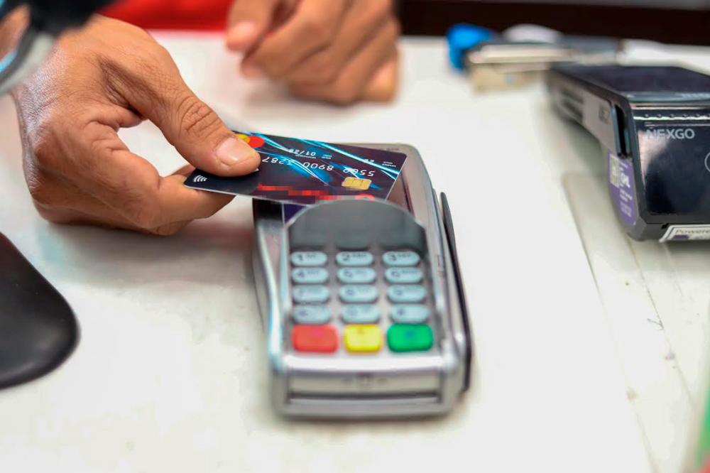 Address issues before going cashless: Economists
