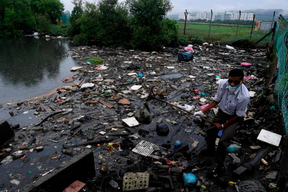 Apart from discharge from factories, fertilisers and sewage also contribute to the pollution of rivers. – BERNAMAPIX