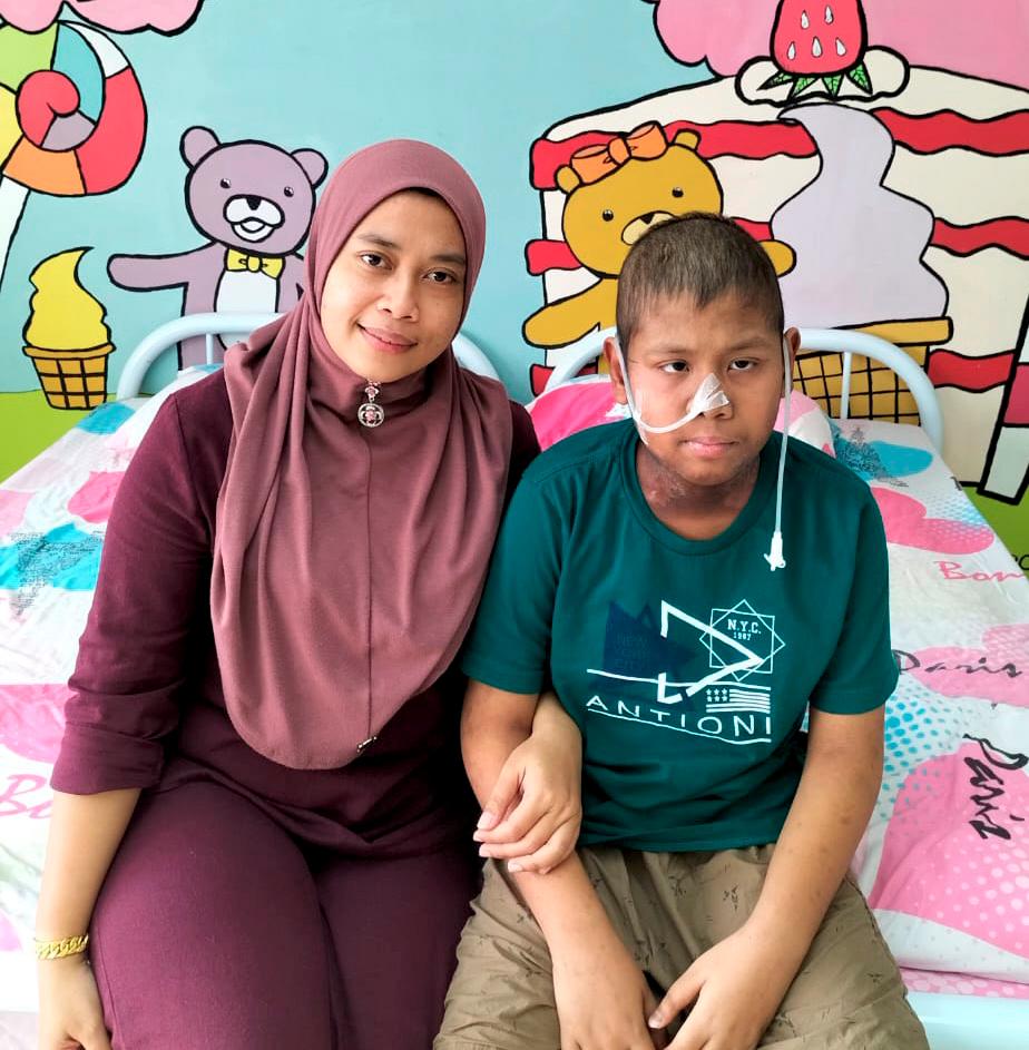 Diyana would always be at Aidil’s side when he goes for his treatment in Kuala Lumpur.