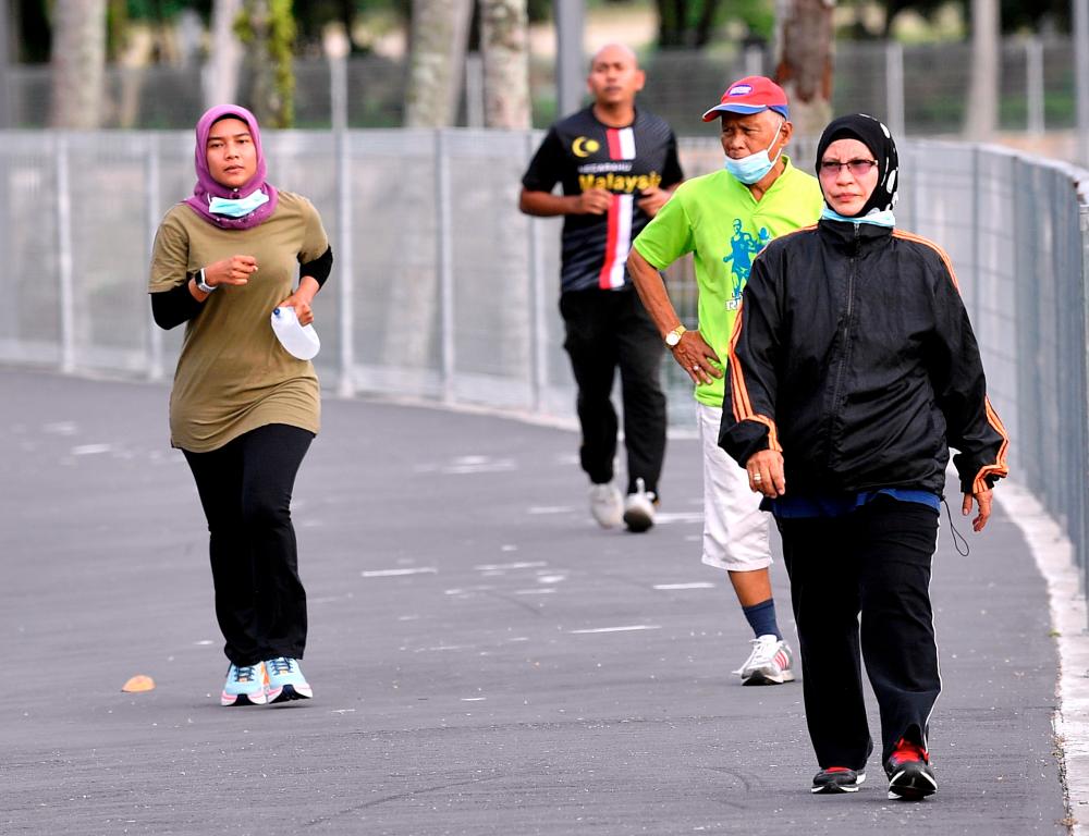 Hormones such as endorphins, which are produced in our brain, are released when we move and this can improve our mood, which is good for our overall health, said Suraya. – BERNAMAPIX