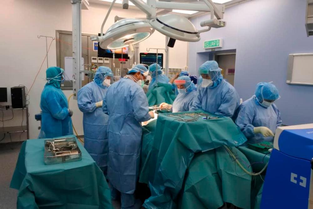 Cosmetic procedures at unlicensed establishments could result in infections, complications and even death (unrelated filepic).