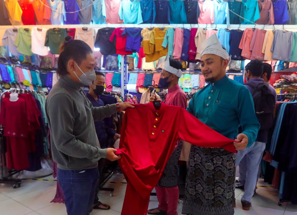 Many shoppers took advantage of the extended weekend to buy more Hari Raya clothes at malls. Masry Che Ani/THESUNpix