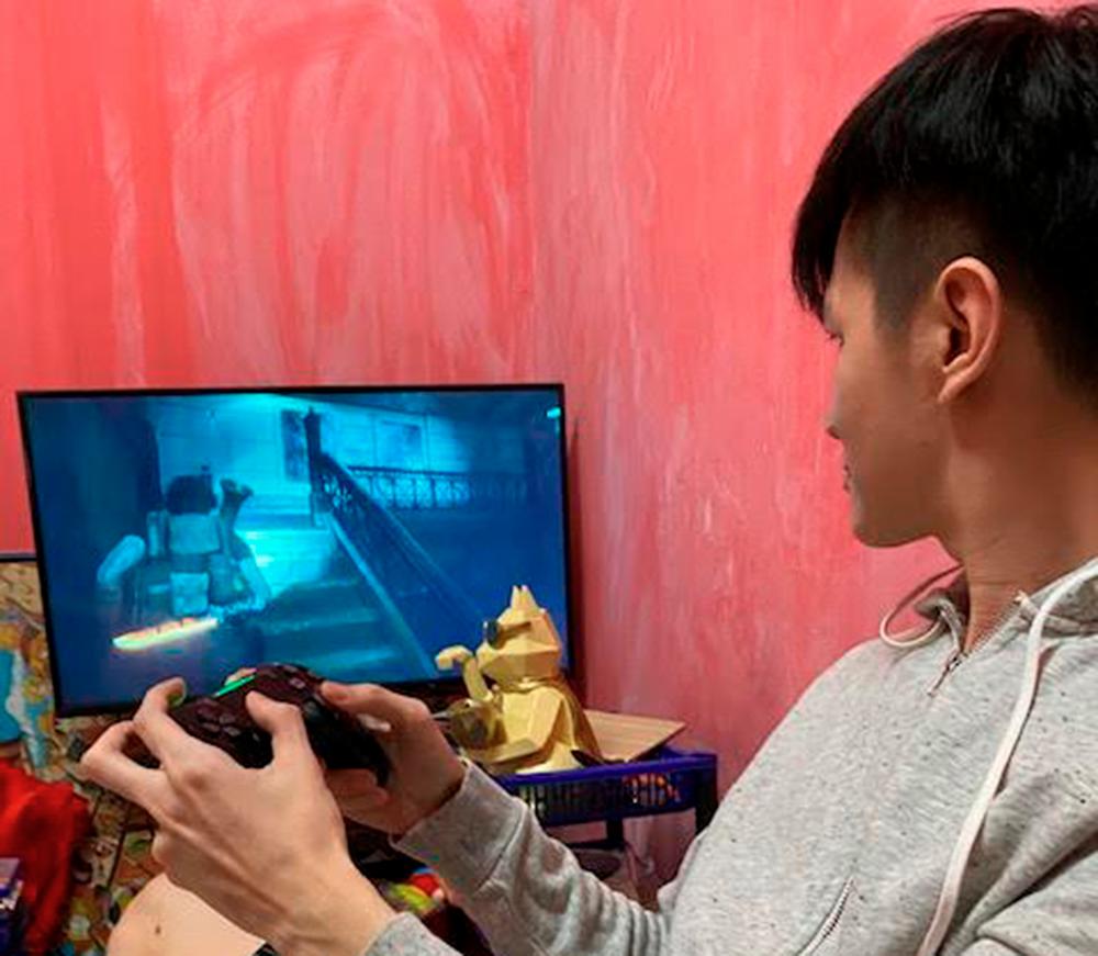 Experts say playing video games for hours could lead to a drop in academic performance, addiction, social isolation and anti-social behaviour among youth. – SUNPIX