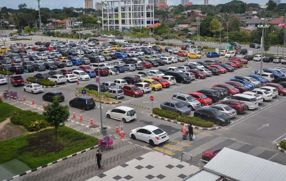 Motorists are eligible to file a claim against car park operators over damage to their vehicles as fees are charged by the company for use of the facility. – BERNAMAPIC