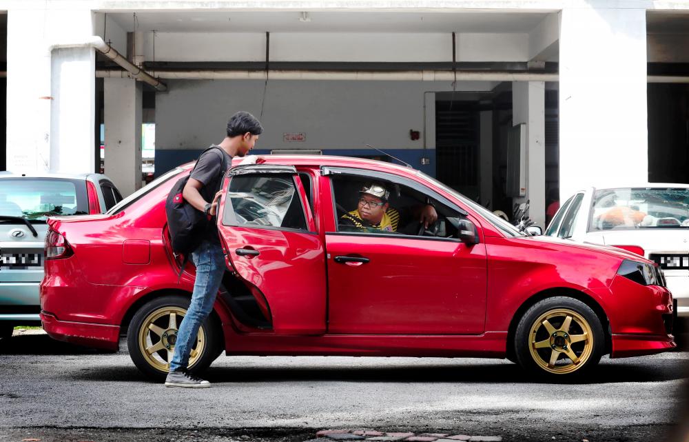 Some drivers use the tactic to avoid action by their firms, resulting in account suspension and fees on customers. – Masry Che Ani/theSun