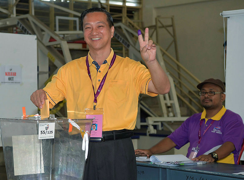 Barisan Nasional’s candidate for the Tanjung Piai by-elections, Datuk Seri Dr Wee Jeck Seng, gestures the peace sign to cameras, as he casts his vote, at SJK (C) Yu Ming 1 &amp; 2, in Pekan Nanas, on Nov 16, 2019. — Bernama