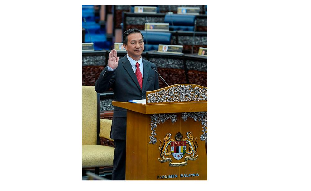 MCA’s Datuk Seri Dr Wee Jeck Seng takes his oath as Tanjung Piai MP, on Nov 18, just two days after winning the by-election for the parliamentary constituency on Saturday. — Bernama
