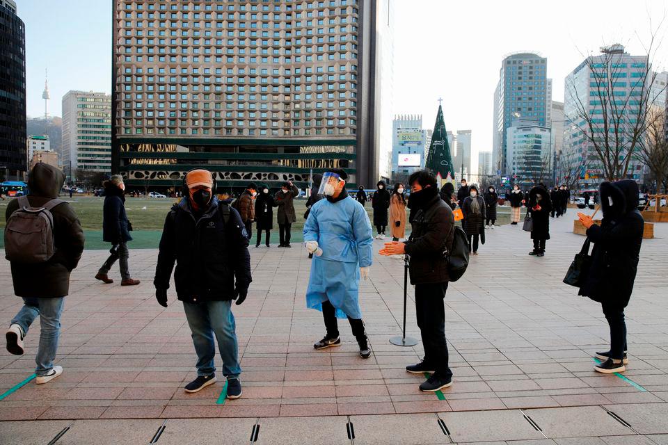 People wait in a line to undergo the coronavirus disease (COVID-19) test at a testing site which is temporarily set up at City Hall Plaza in Seoul, South Korea December 18, 2020. REUTERSpix