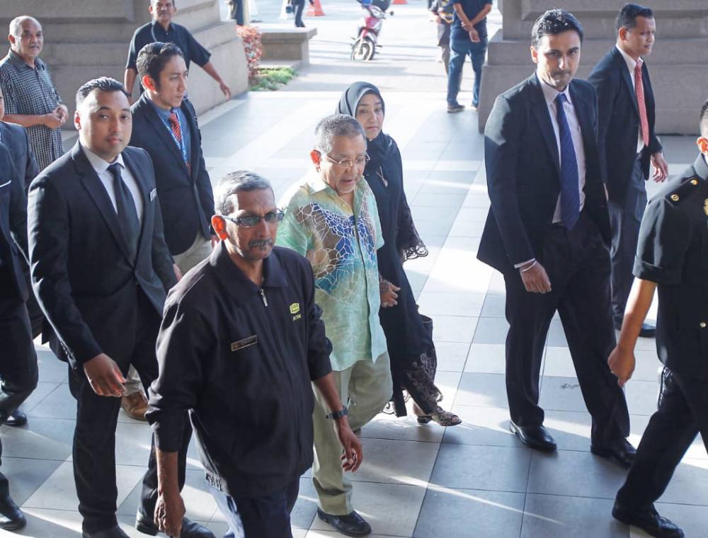 Former Felda chairman, Tan Sri Mohd Isa Abdul Samad arrives at Kuala Lumpur Complex Court, on Dec 14, 2018. — Sunpix