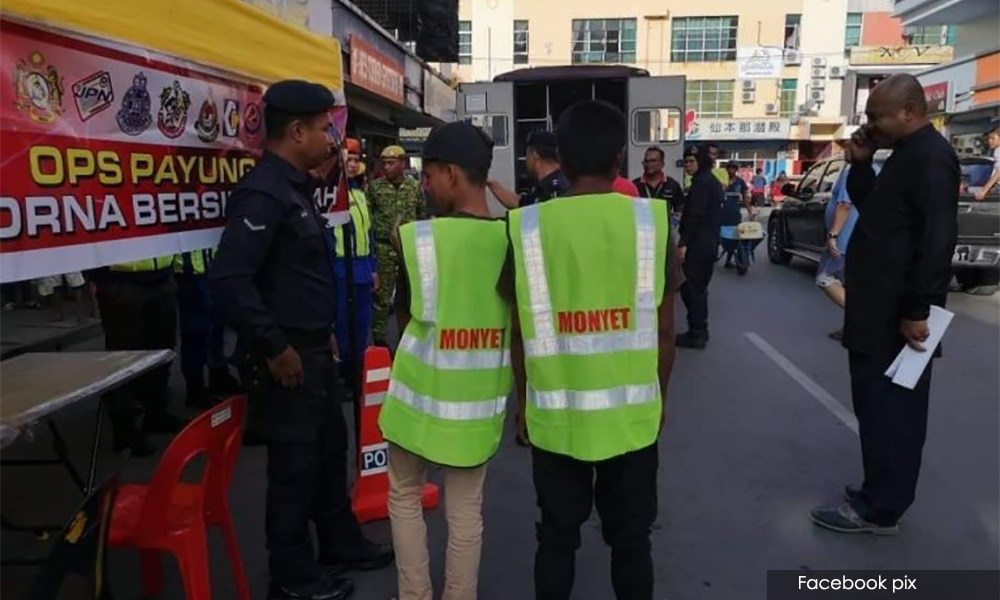 The offenders wearing wear green vests with the word ‘Monyet’ emblazoned on them . — Facebook
