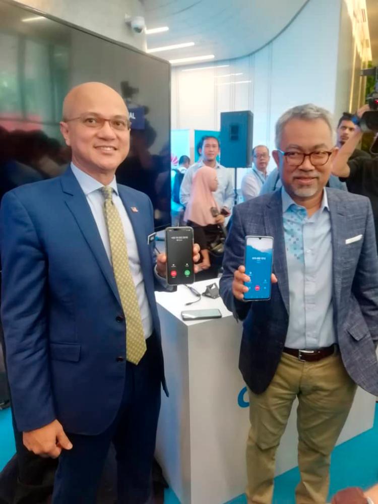 (L-R) MCMC Chairman Al-Ishsal Ishak seen here with Celcom CEO Mohamad Idham Nawawi during the launch event