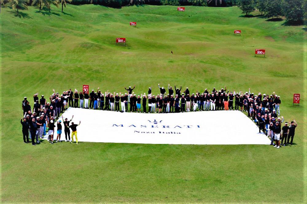 $!MCOM golfers tribute to sponsor Naza Italia Sdn Bhd, which offered a Mazerati Ghibli for the hole-in-one prize.