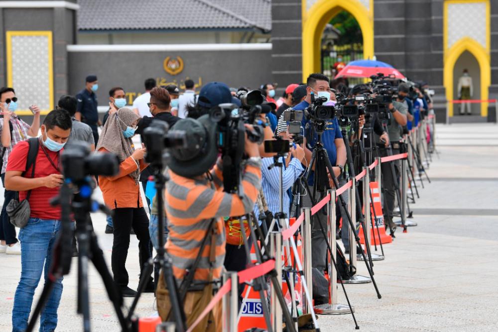 Malay rulers arrive at Istana Negara for special meeting