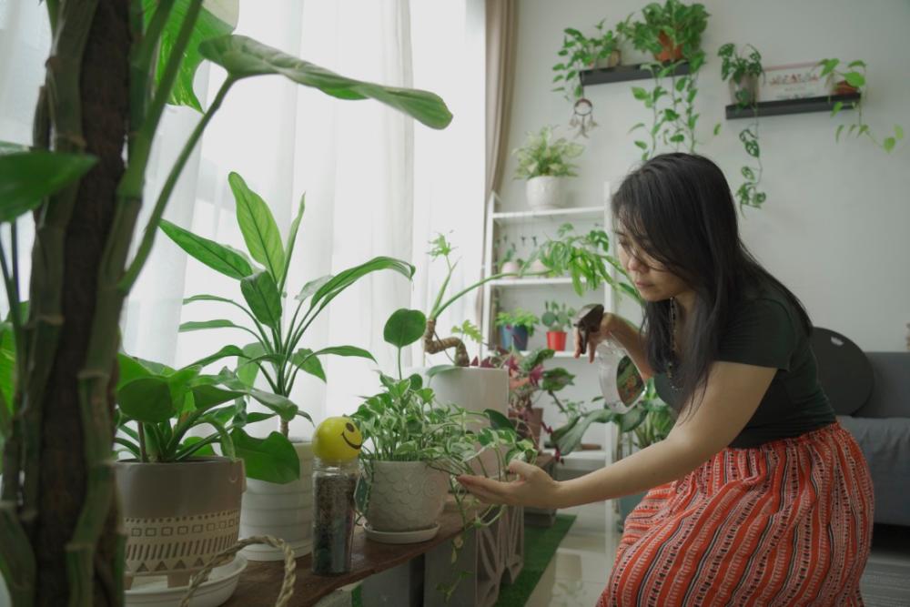 ‘Flora guru’ talks her plants into growing well