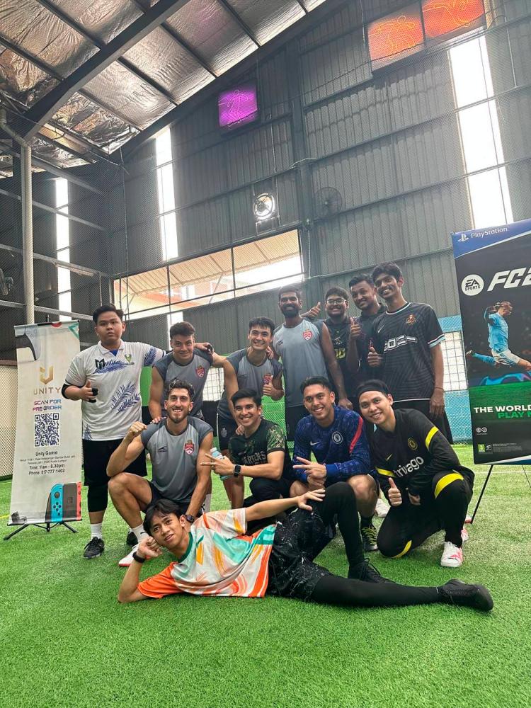 $!Imran with multiple content creators and KL City players in CEO Fifa Futsal Showdown.