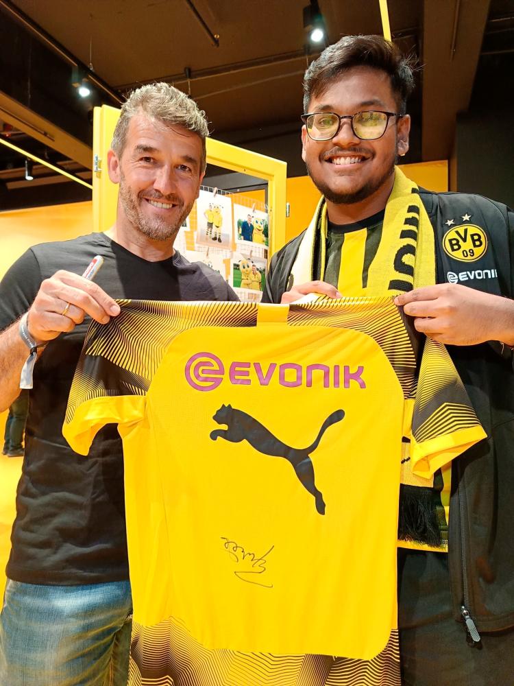 $!Imran meeting former Liverpool and Dortmund player Karl-Heinz Riedle in Germany.