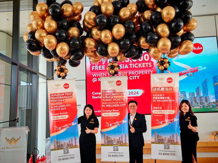 $!From Left: Ms Silvia Lew (Senior Sales Manager), Dato’Sri Dr.Vincent Tiew (Branding, Sales &amp; Marketing Director), and Ms.Chloe Chu (Senior Sales Manager)