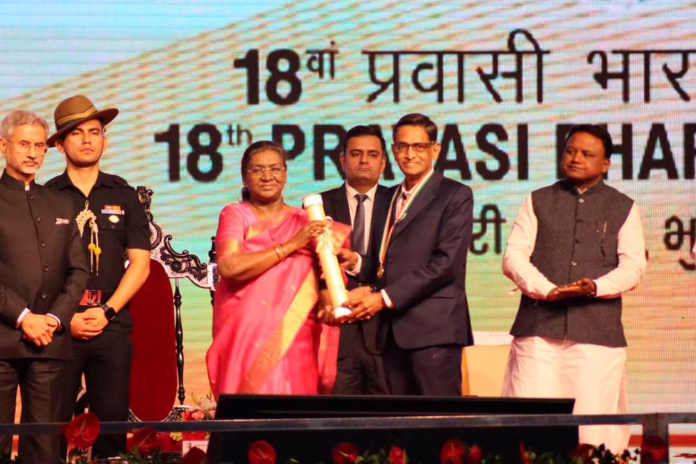 Caption: Tan Sri Dr S.Subramaniam receiving the award from President of India Draupadi Murmu during the 18th edition of the Pravasi Bharathiya Divas (PBD) convention held in Bhubaneswar, Oddisa, India on January 10.