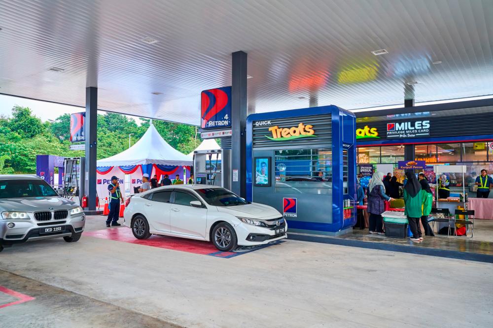 $!The Quick Treats booth at Petron’s latest kiosk debuts grab-and-go services tailored for Malaysia’s festive travel rush.