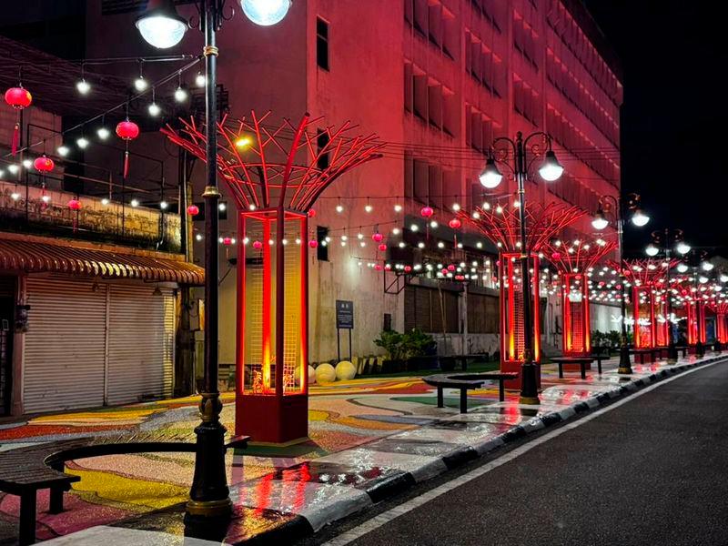 Parts of Segamat town following the council’s lantern decorations. - Pix courtesy of Jementah assemblywoman’s office