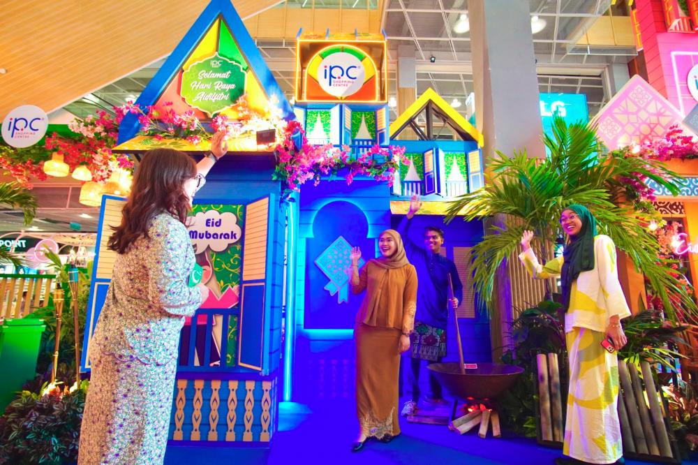 $!Visitors can enjoy varieties of Raya performances at IPC Shopping centre.